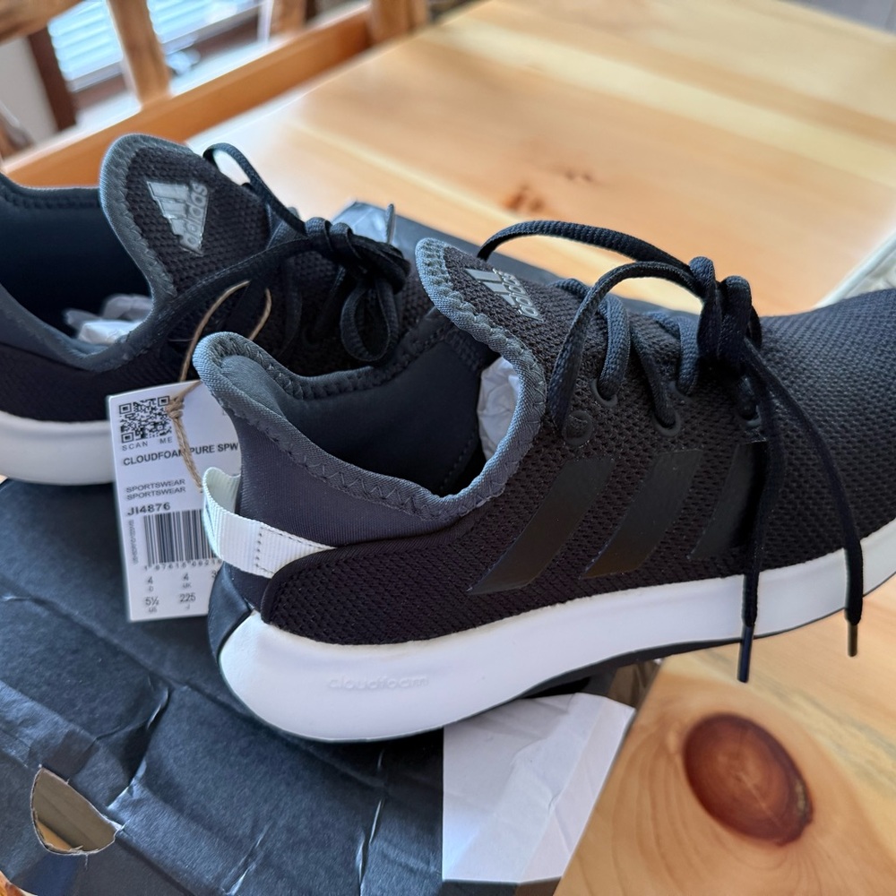 Adidas women’s Black Cloudfoam Sneakers